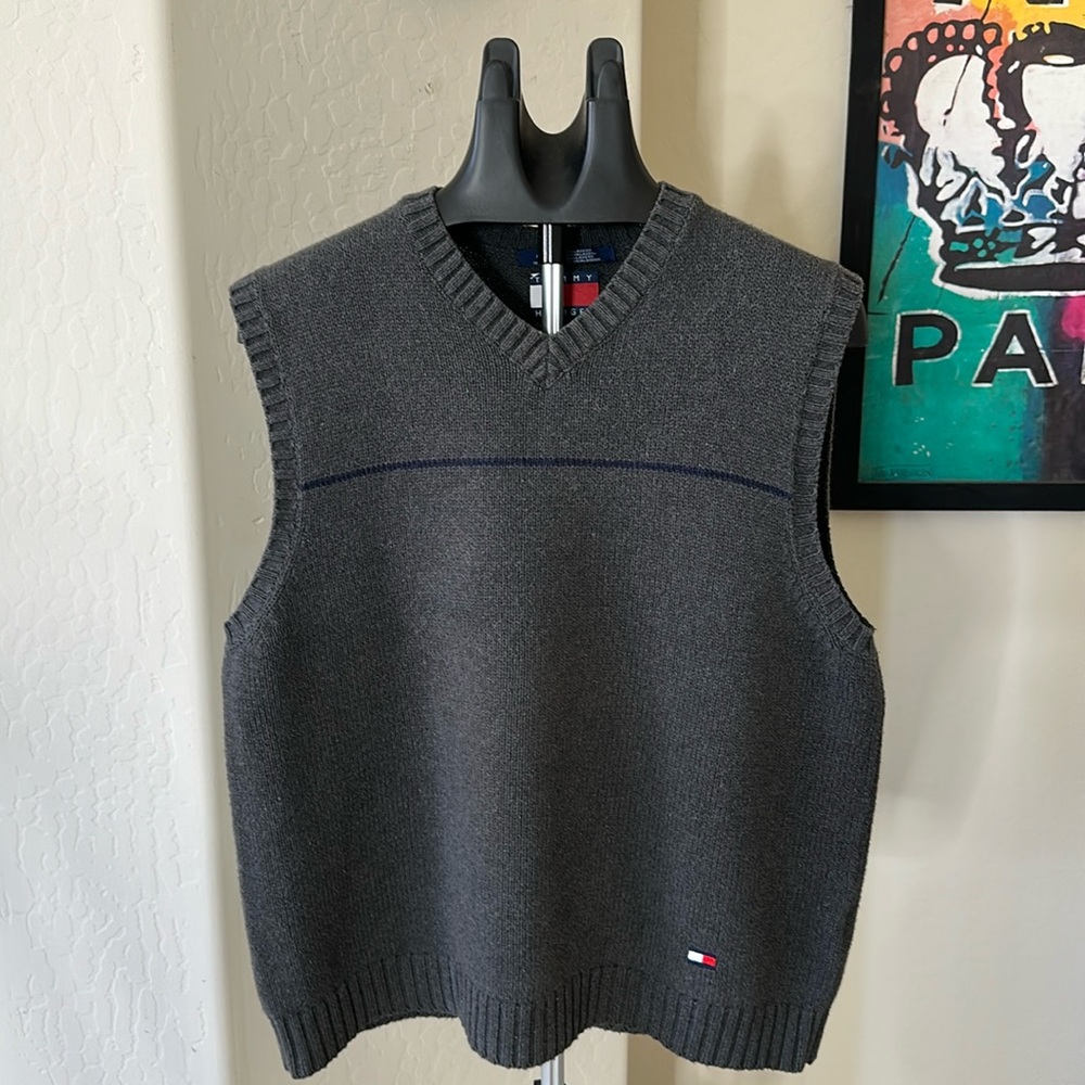 Sporty Men's Tommy Hilfiger Gray & Navy Blue Knit Golf Vest Size Large